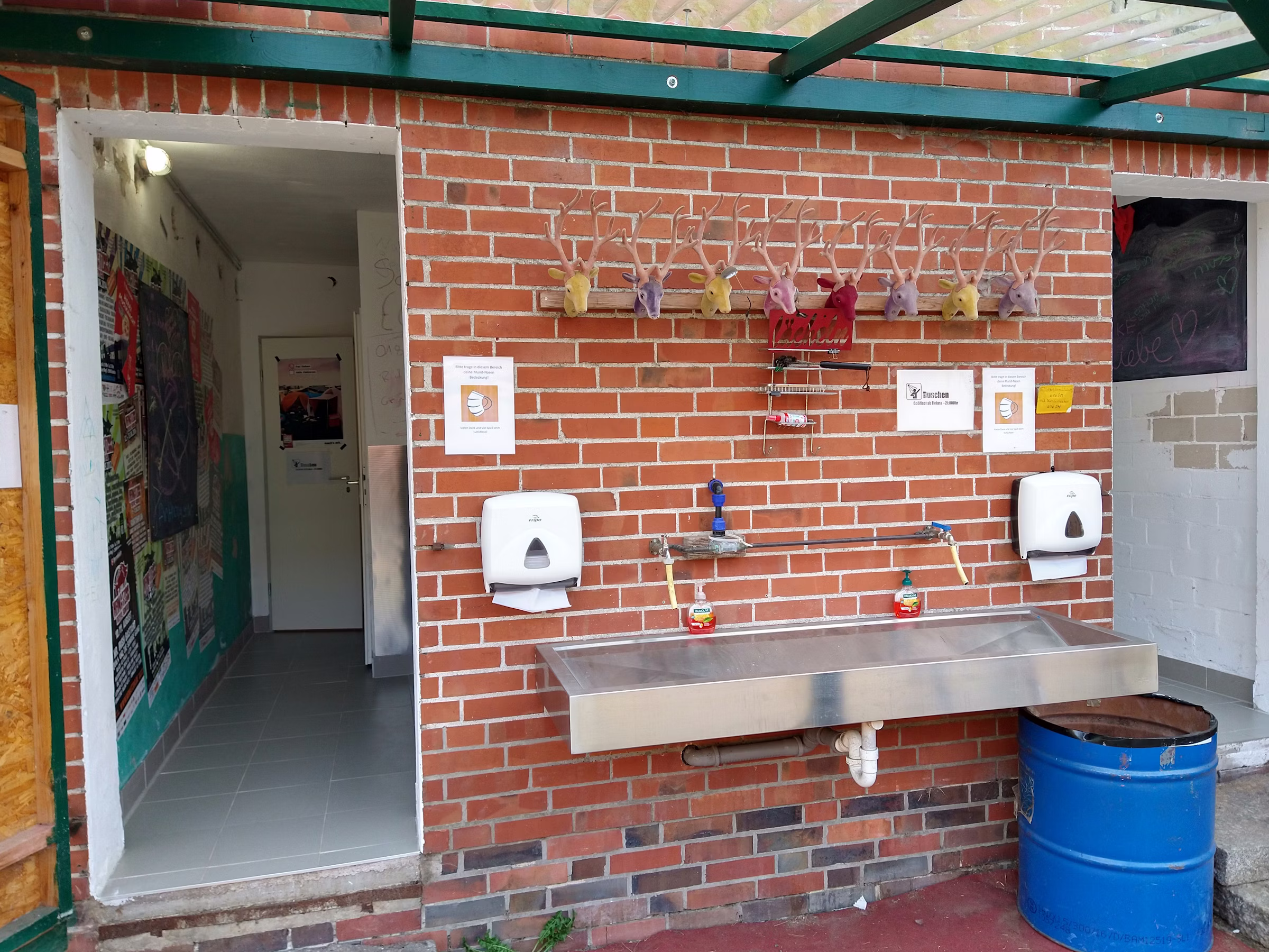 Toiletten und Duschen